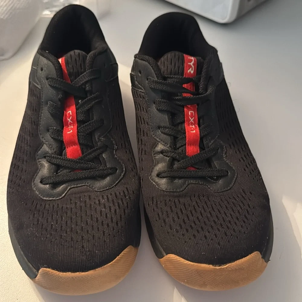 TYR CXT-1 Trainers Gym Shoes Athletic Sneakers Black Red Gum Sole Sz 10 - Picture 5 of 9